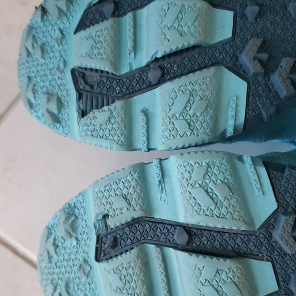 ON womans trail running shoes 7 - Picture 12 of 16